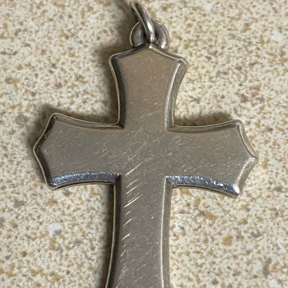 James Avery Beveled Clechee Cross. Can be engraved.jump ring has not been cut